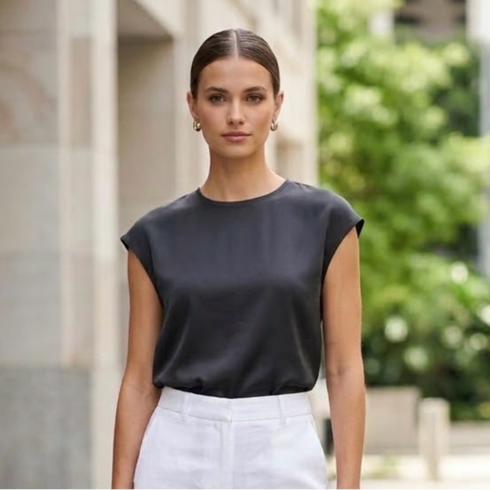 Worthington Black Satin Blouse Size XS Sleeveless Minimalist Elegant Workwear